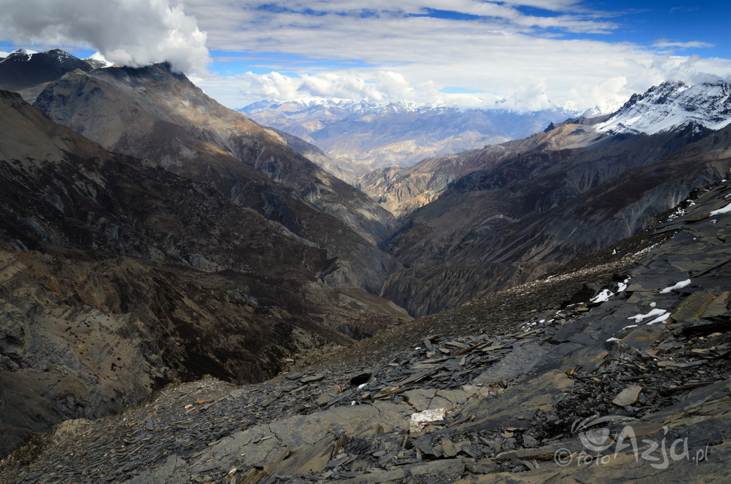Dzień 21: Widok z Przełęczy Santa La II 5125m w kierunku Doliny Kali Gandaki i Upper Mustang